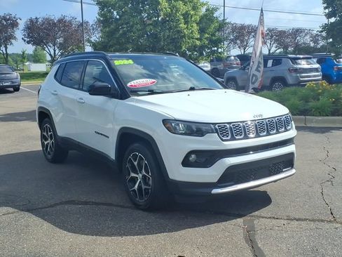 Used 2024 Jeep Compass Limited AWD/4WD image 3