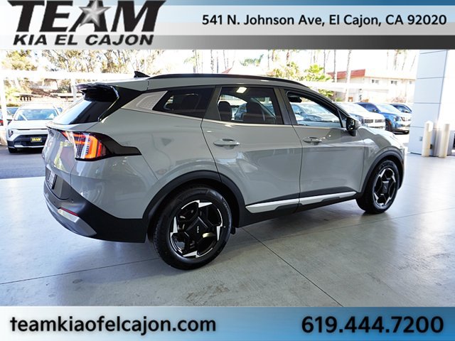 Certified 2026 Kia Sportage EX w/ EX Panorama Roof Package FWD image 9