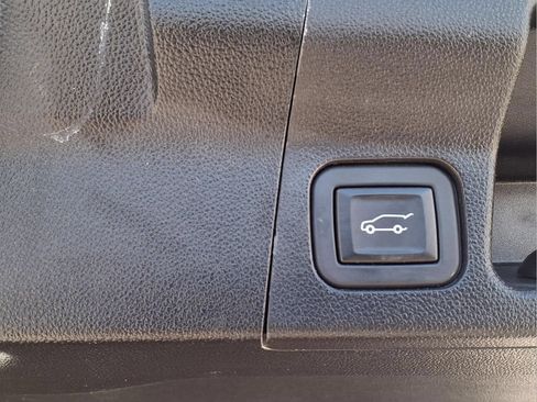 Used 2023 GMC Acadia SLT w/ Technology Package AWD/4WD image 6