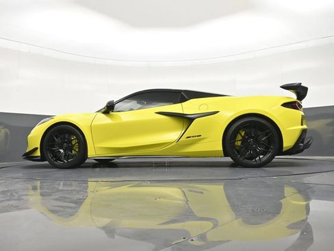 Used 2023 Chevrolet Corvette Z06 RWD image 25