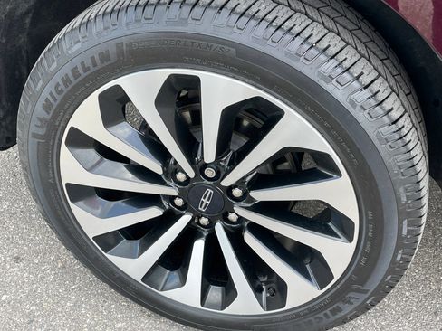 Used 2023 Lincoln Navigator Reserve AWD/4WD image 11