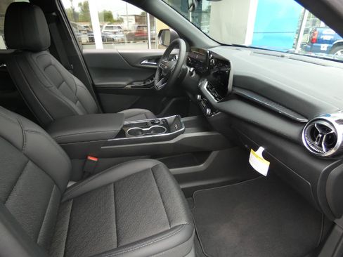 New 2026 Chevrolet Equinox LT w/ Convenience Package II AWD/4WD image 17