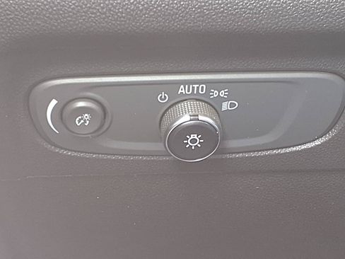 Used 2022 Buick Envision Essence w/ Safety Package FWD image 21