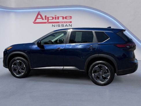 Used 2024 Nissan Rogue SV FWD image 2