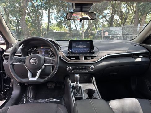 Used 2025 Nissan Altima 2.5 SV FWD image 43
