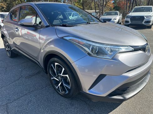 Used 2018 Toyota C-HR XLE image 4