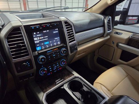 Used 2017 Ford F250 Lariat w/ Chrome Package image 50