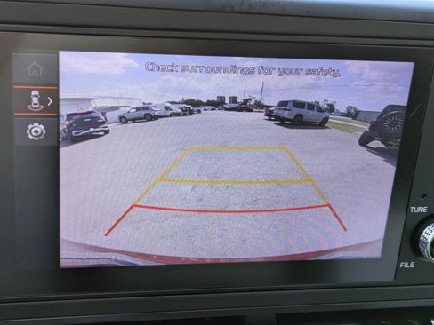 Used 2024 Kia Carnival LX FWD image 24