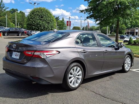 Used 2019 Toyota Camry LE w/ Convenience Package FWD image 8