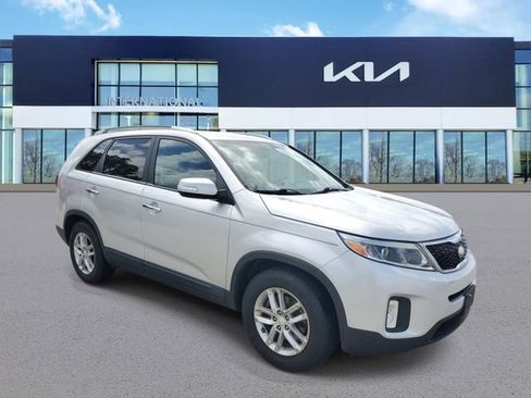 Used 2014 Kia Sorento LX FWD image 2