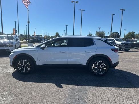 New 2026 Chevrolet Equinox EV LT image 6