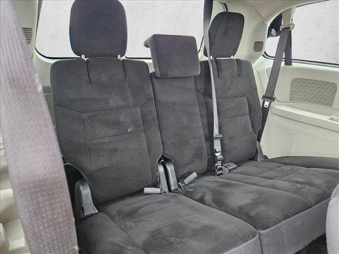 Used 2019 Dodge Grand Caravan SE w/ UConnect Hands-Free Group image 18