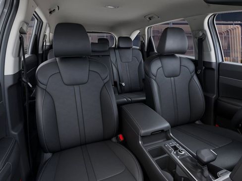 Used 2025 Kia Sorento S image 15