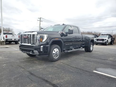 New 2026 GMC Sierra 3500 Denali w/ Denali Reserve Package image 9