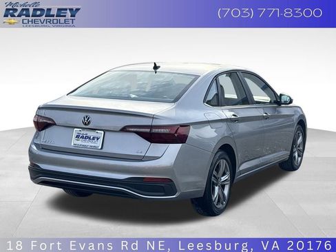 Used 2024 Volkswagen Jetta SE FWD image 6