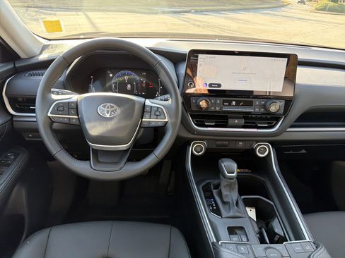 Used 2026 Toyota Grand Highlander XLE image 23