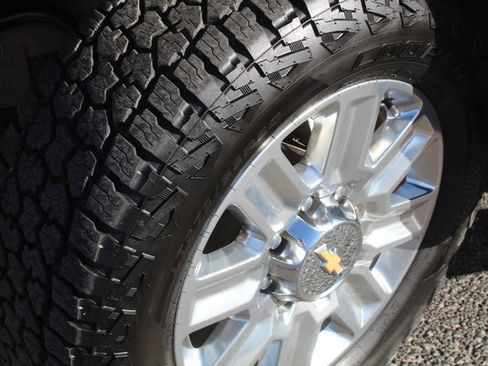 Used 2025 Chevrolet Silverado 2500 High Country w/ Technology Package image 13