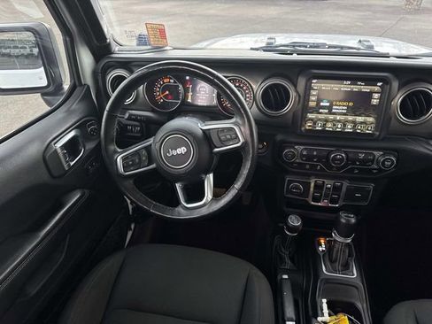 Used 2018 Jeep Wrangler Unlimited Sahara w/ Uconnect 4C Nav & Sound Group image 18