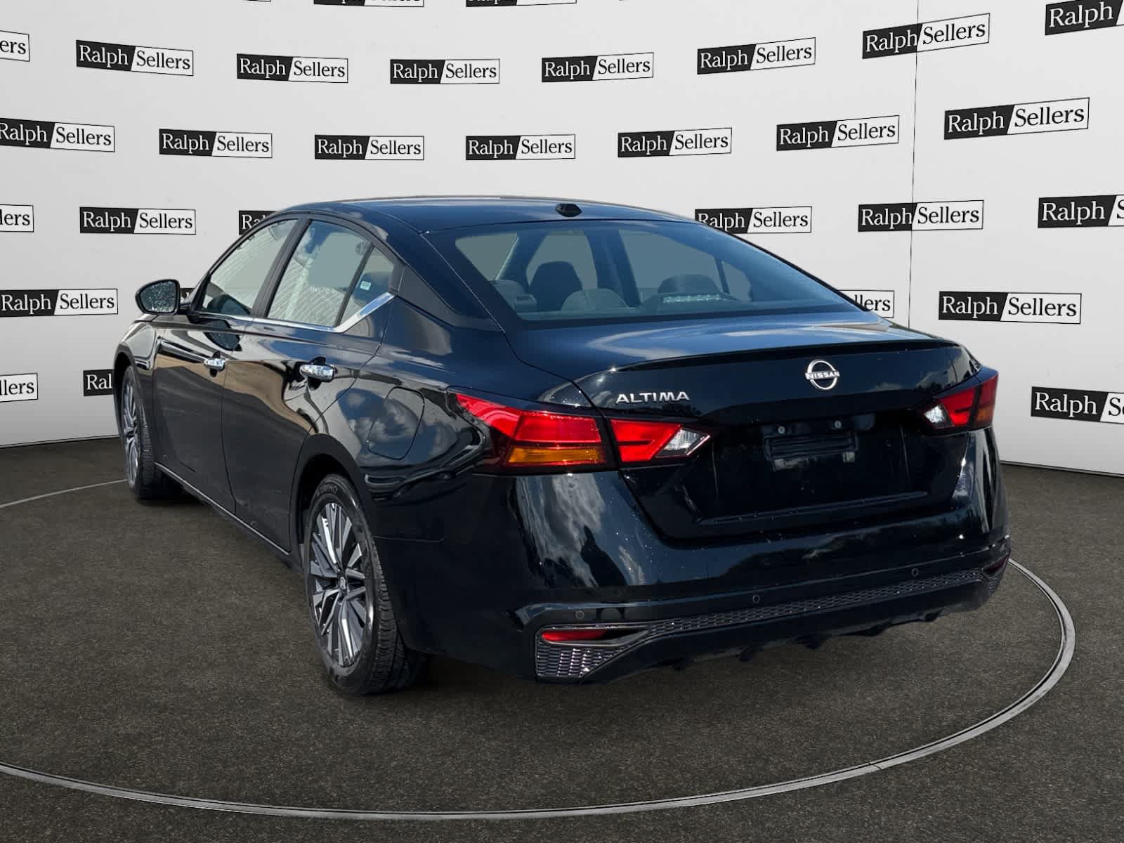 Used 2025 Nissan Altima 2.5 SV FWD image 4