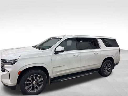 Used 2022 Chevrolet Suburban LT w/ Luxury Package image 4