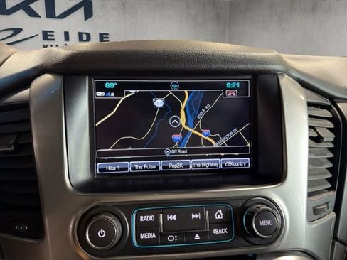 Used 2019 Chevrolet Suburban Premier w/ Premier Plus Edition AWD/4WD image 4