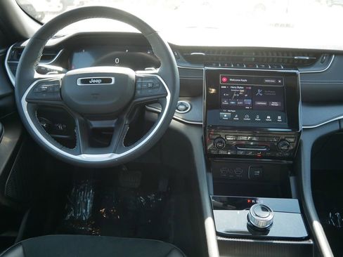 Used 2024 Jeep Grand Cherokee L Altitude AWD/4WD image 15
