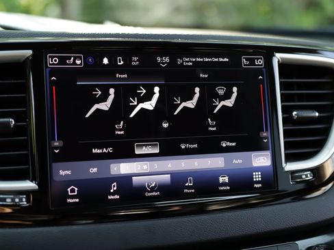 Used 2023 Chrysler Pacifica Touring-L FWD image 13