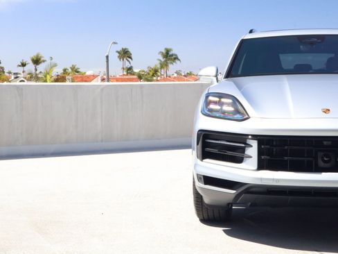 New 2026 Porsche Cayenne AWD/4WD image 12