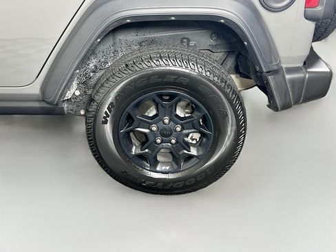 Used 2023 Jeep Wrangler Unlimited w/ Sun & Screen Package AWD/4WD image 11