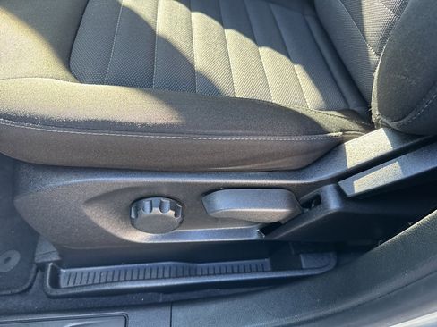 Used 2024 Ford Edge SE w/ Black Appearance Package image 13