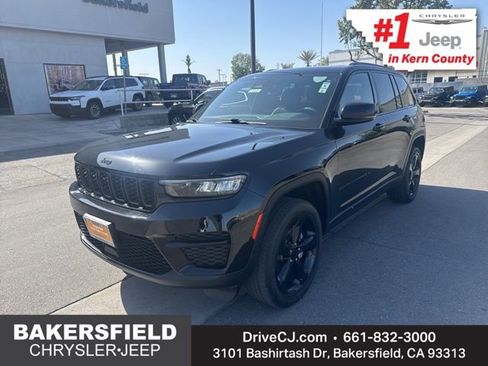 Certified 2023 Jeep Grand Cherokee Altitude RWD image 1
