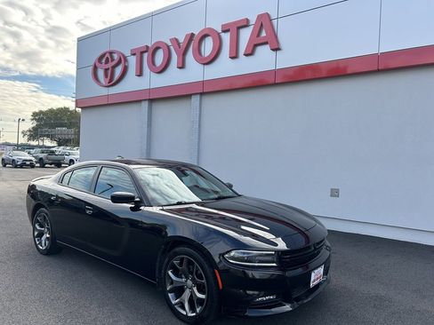 Used 2015 Dodge Charger SXT image 1
