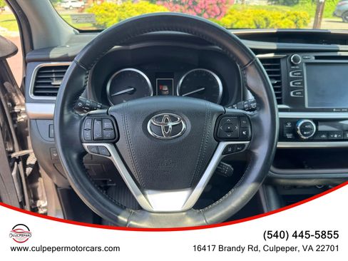 Used 2019 Toyota Highlander XLE image 22