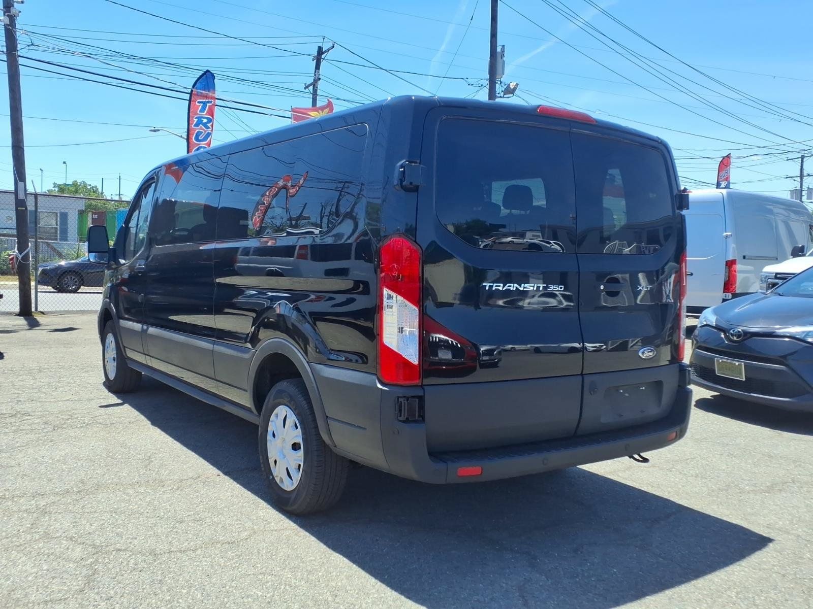 Used 2023 Ford Transit 350 XLT RWD image 5