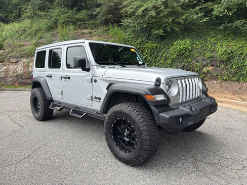 Used 2022 Jeep Wrangler Unlimited Sport w/ Sun And Sound Package AWD/4WD image 4