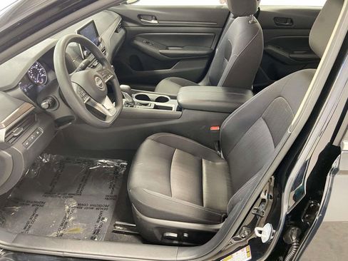 Used 2024 Nissan Altima 2.5 SV image 13