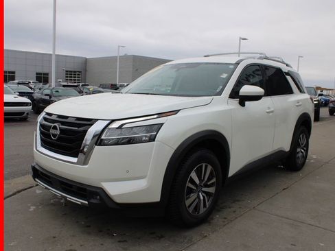 Certified 2023 Nissan Pathfinder SL AWD/4WD image 3