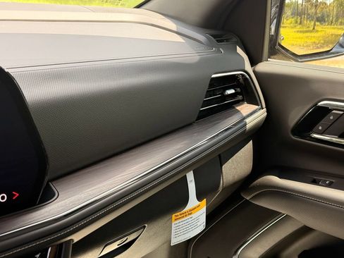 New 2025 Chevrolet Suburban Premier RWD image 23