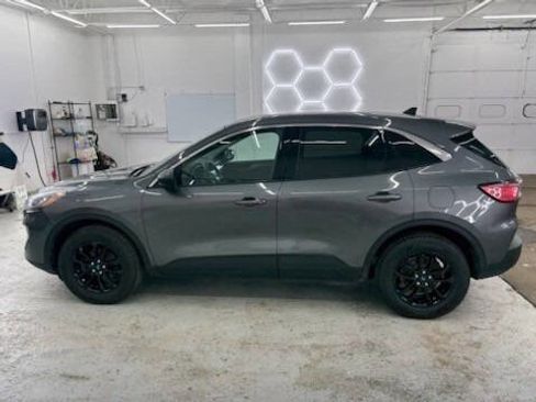 Used 2022 Ford Escape SE image 4