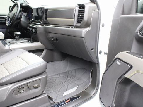 Used 2024 Chevrolet Silverado 1500 ZR2 image 35