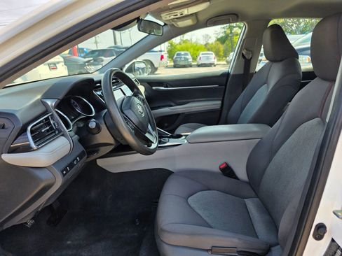 Used 2020 Toyota Camry LE FWD image 12