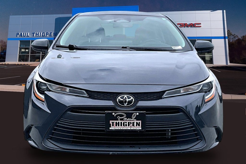 Used 2025 Toyota Corolla LE w/ Convenience Package FWD image 2