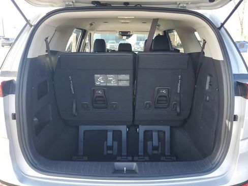 Used 2022 Kia Carnival LX image 41