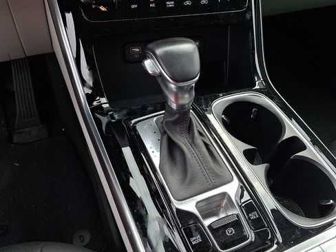 Certified 2023 Kia Carnival SX FWD image 15