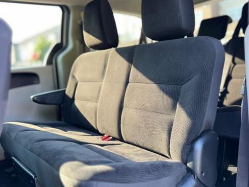 Used 2019 Dodge Grand Caravan SE image 26