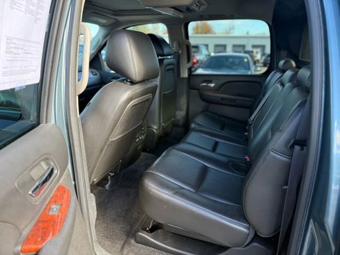 Used 2011 Chevrolet Avalanche LTZ image 10