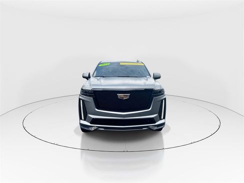 Used 2023 Cadillac Escalade ESV V image 3