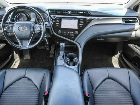 Used 2019 Toyota Camry SE FWD image 12