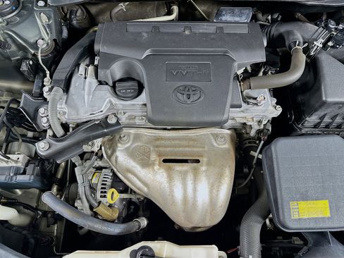 Used 2014 Toyota Camry L image 31