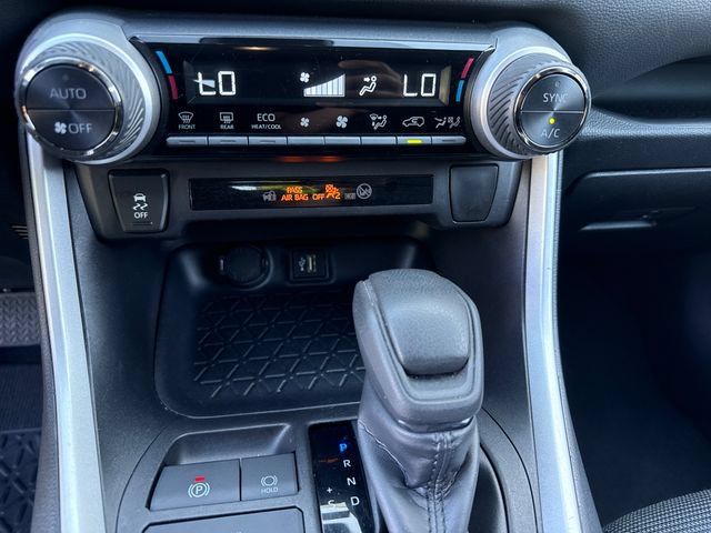 Used 2025 Toyota RAV4 LE AWD/4WD image 18